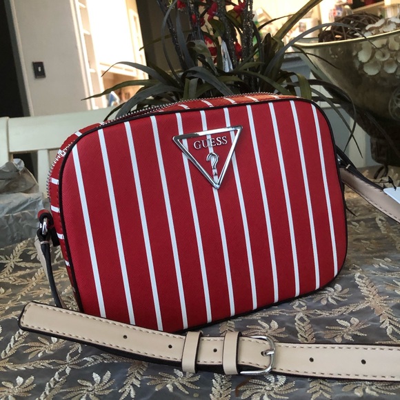 Guess Handbags - New Guess Crossbody ♥️